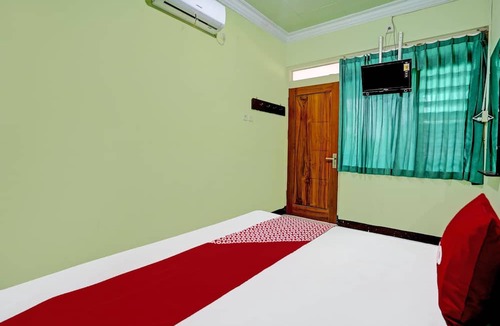 Pamekasan Hotel | OYO 2708 Hotel Kemuning Syariah