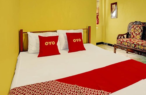 Dinoyo Hotel | OYO 92215 Ampiran Bromo Syariah