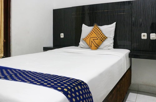 Kupang Hotel | SPOT ON 3605 Clarichie Guest House