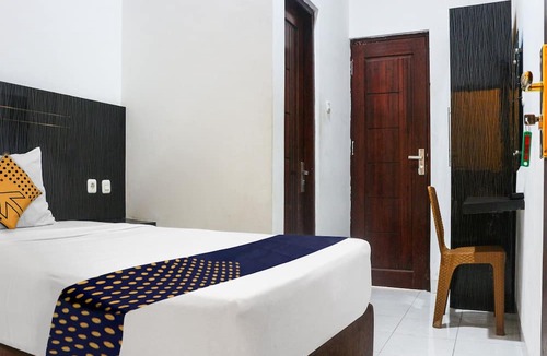 Kupang Hotel | SPOT ON 3605 Clarichie Guest House