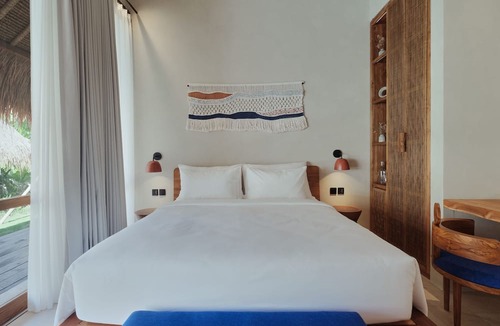 Selong Belanak Hotel | Boni Beach Hotel & Restaurant