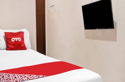 Karawang Hotel | SPOT ON 91336 Guesthouse Tarumanegara