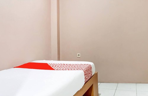 Karawang Hotel | SPOT ON 91336 Guesthouse Tarumanegara