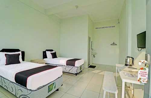 Parongpong Hotel | Capital O 91466 Hotel Neu Backpacker Tf Syariah (smk Tb)
