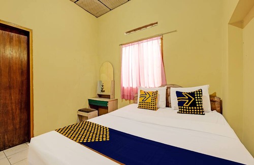 Kopeng Hotel | SPOT ON 92408 Hotel Renata 2