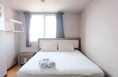 Braga Apartment | Homey And Cozy 1Br Apartment At Braga City Walk