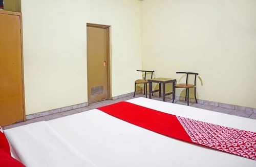 Paiton Hotel | OYO 91766 Fortuna Hotel Syariah