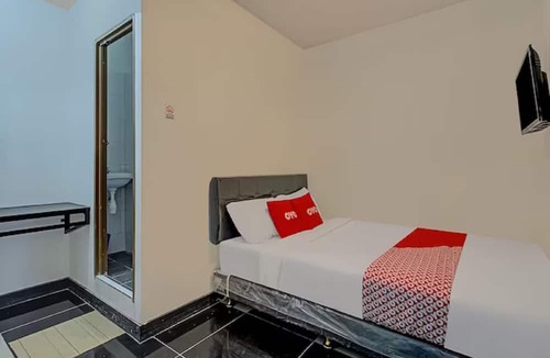 Suko Manunggal Hotel | Capital O 3198 Sukomanunggal Inn