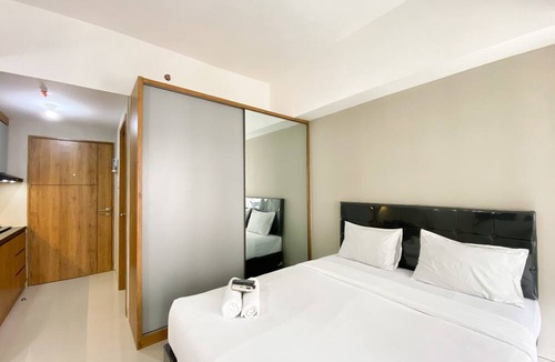 Duren Sawit Apartment | Homey and Cozy Stay Studio LRT City Jatibening Apartment