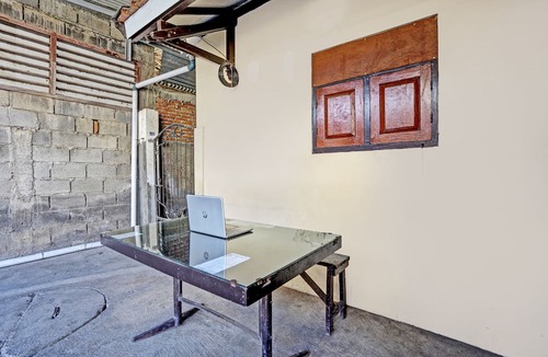 Kalipuro Hotel | OYO 92816 Ana Homestay