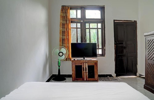 Sukabumi Hotel | Hotel O Home Stay Syariah Aom Kusman