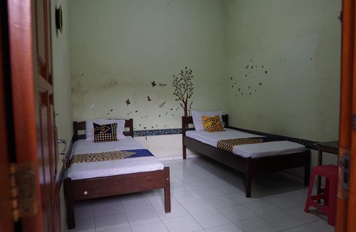 Bondowoso Hotel | Hotel O Yoko Kost Syariah