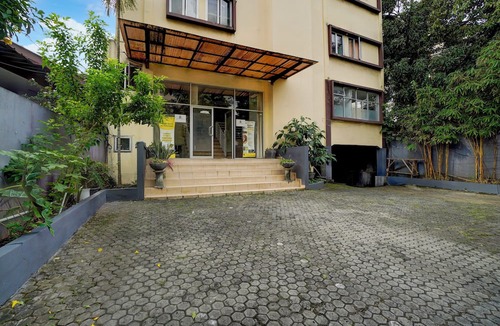 Cilandak Hotel | OYO 92723 Sultan Residence Syariah