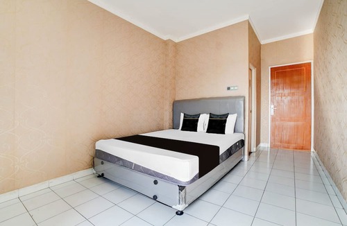 Cilandak Hotel | OYO 92723 Sultan Residence Syariah