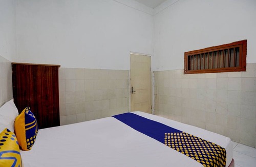 Gresik Hotel | Hotel O Homestay Kedamean