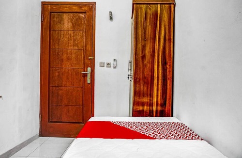 Pondok Aren Hotel | OYO 90846 Guesthouse Bintaro Asri Syariah