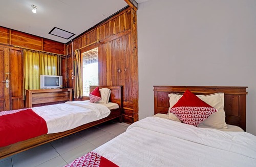 Sendang House | OYO Life 91201 Larasati Homestay Pantai Klayar