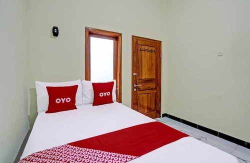 Madiun Hotel | OYO Life 92043 Kost Barokah Syariah Madiun