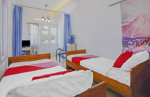 Cipanas Hotel | OYO 90352 Villa Agape 2