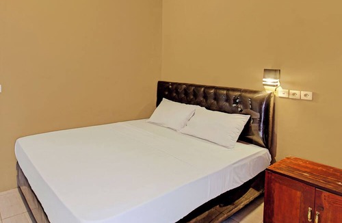Mataram House | Capital O 92747 Ombak Cafe & Homestay