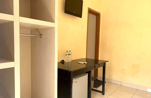 Pinrang Hotel | Hotel O Wisma Phinisi Syariah Near Mall of Pinrang Sejahtera