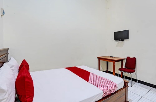 Tuban Sub-District Hotel | OYO Life 92773 Griya Trubus Syariah