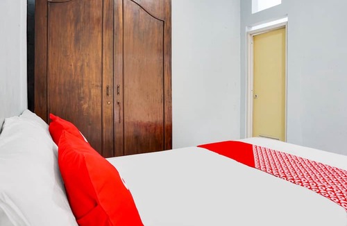 Dinoyo Hotel | OYO 91926 Serayu Sumbersari Homestay