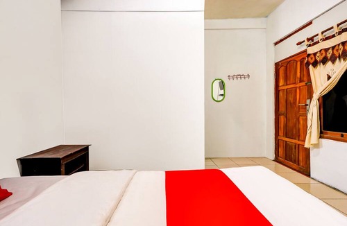 Kretek Hotel | OYO 90051 Guest House Parangtritis