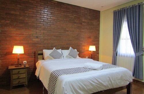 Borobudur House | Nia Maretta House Syariah
