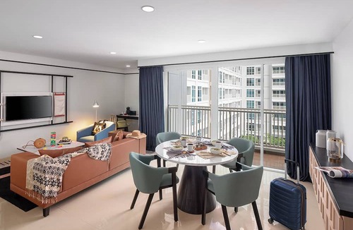 Kesawan Hotel | The Reiz Suites, Artotel Curated