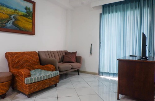 Suko Manunggal Apartment | Spacious Classic 1BR Apartment at Taman Beverly