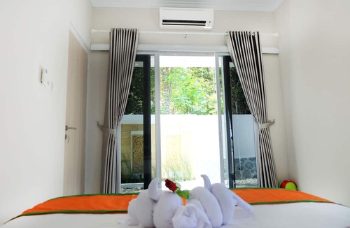 Bangunjiwo Villa | Villa Jogja Grand Bale with Private Pool by Simply Homy