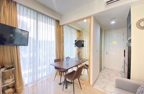 Hegarmanah Apartment | Modern Studio Room With Jacuzzi At Art Deco Apartment
