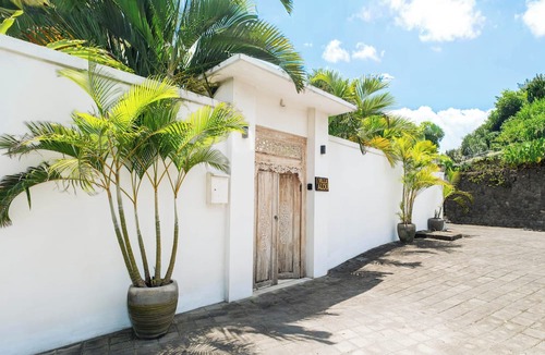 Kerobokan Villa | Villa Aloui by Villa Finder
