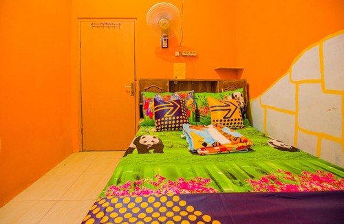 Banyuwangi House | Hotel O Gandrung Payungan Family InnNearStasiun Banyuwangi Kota