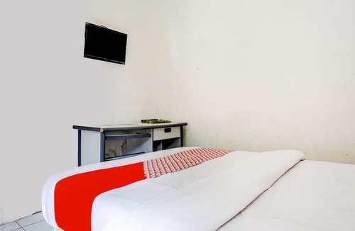 Pelabuhan Ratu Hotel | OYO 1187 Penginapan Bunda