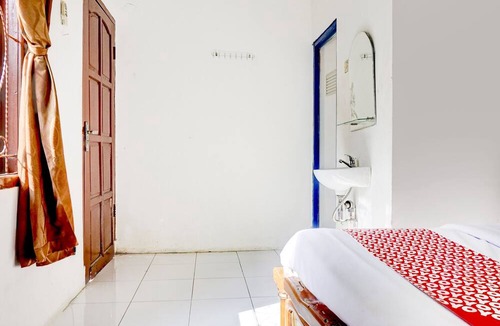 Pelabuhan Ratu Hotel | OYO 1187 Penginapan Bunda