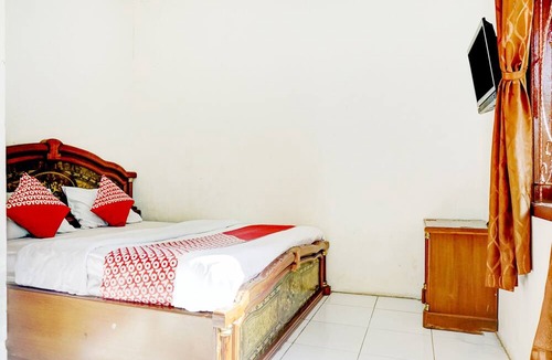 Pelabuhan Ratu Hotel | OYO 1187 Penginapan Bunda