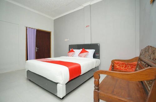 Probolinggo Hotel | OYO 2492 Nindy Homestay