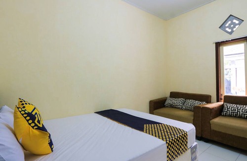 Rogojampi Hotel | OYO 2371 Islami Family Residence