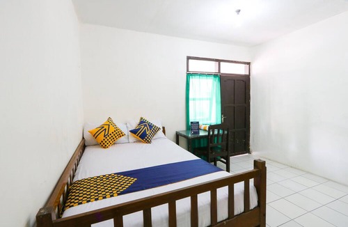 Situbondo Hotel | SPOT ON 2422 Hotel Moga Sari