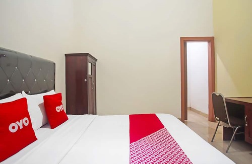 Metro Hotel | OYO 1804 Guest House Oema'h Opa