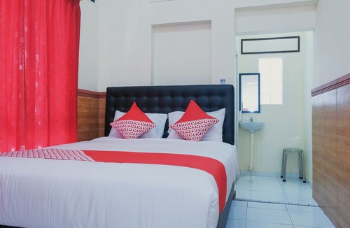 Pacitan Hotel | OYO 1190 Griya Soeratin Residence Syariah
