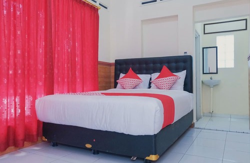 Pacitan Hotel | OYO 1190 Griya Soeratin Residence Syariah
