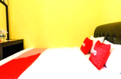 Madiun Hotel | OYO 1784 Hj. Aniek Residence