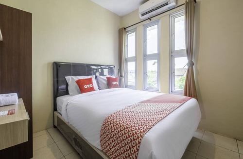 West Cirebon Hotel | OYO 2132 Pondok Avicenna