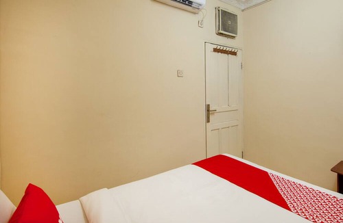 Parapat Hotel | OYO 2045 Hotel 211