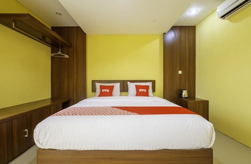 Pelabuhan Ratu Hotel | Capital O 1973 Guest House Toserba Selamat Syariah Pelabuhan Ratu