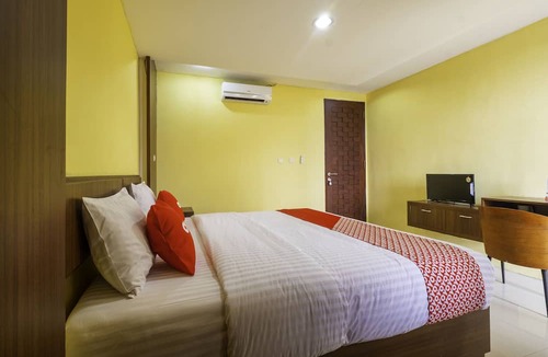 Pelabuhan Ratu Hotel | Capital O 1973 Guest House Toserba Selamat Syariah Pelabuhan Ratu