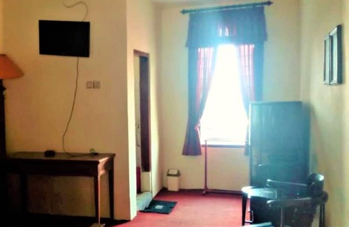 Pacet Hotel | Wisma & Kantin Amanda